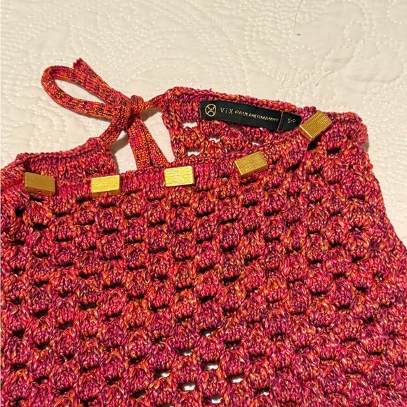 Chic Red Knit Sleeveless Top with Gold Accents S-Petite - Picture 2 of 6